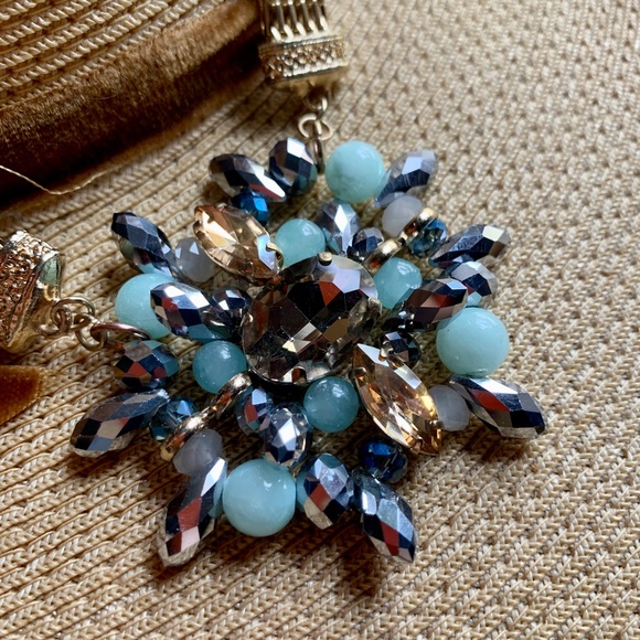 Gorgeous Sparkly Rhinestone Cluster on Gold Tone Mesh Chain Necklace - Natasha - Picture 5 of 8